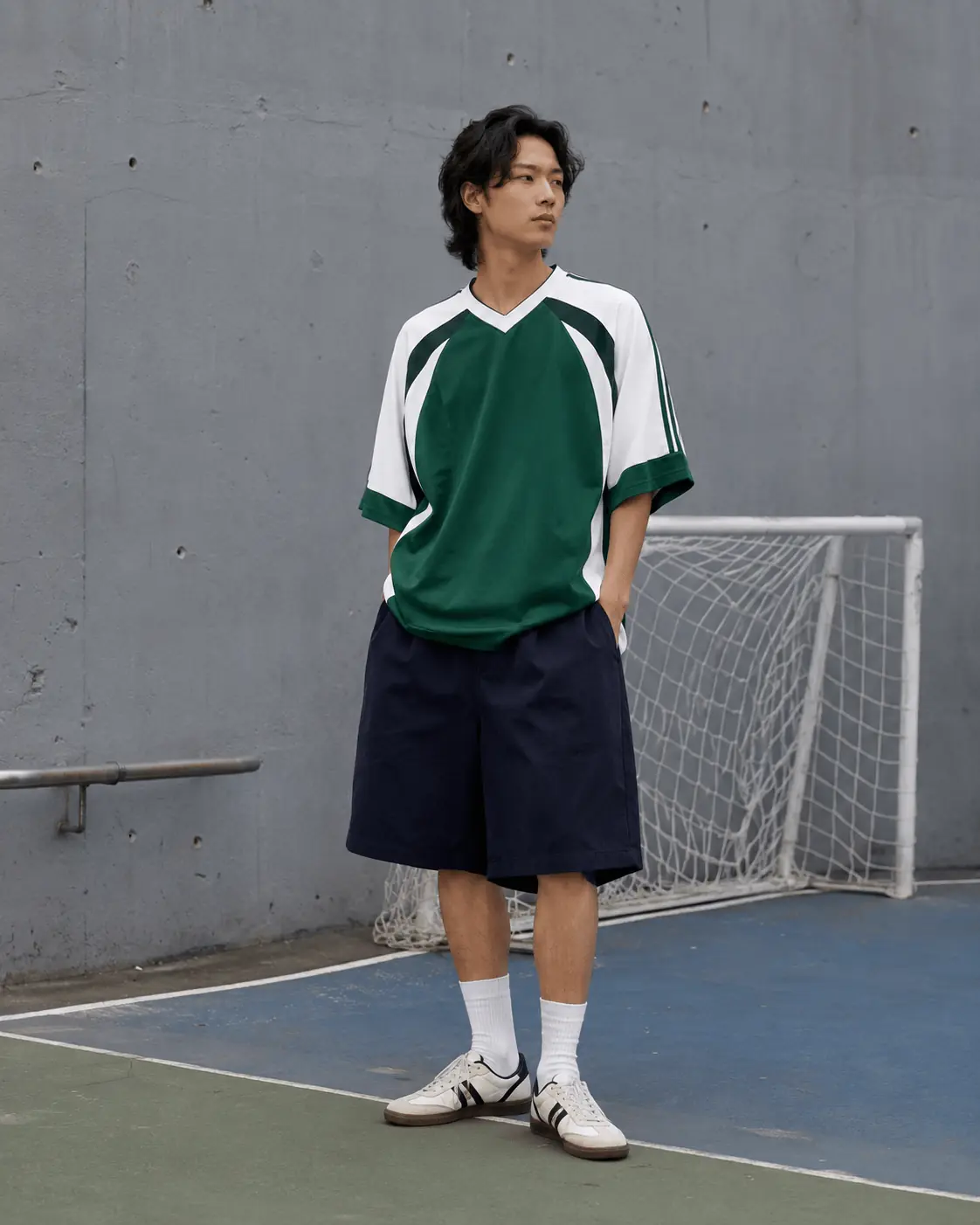寬版足球衣街頭穿搭示範